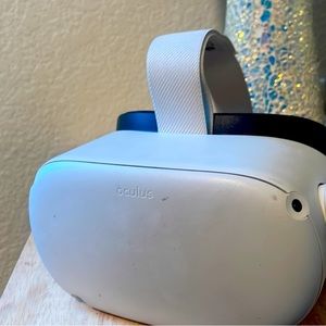 Oculus quest 2 vr headset and right and left hand controllers with charge